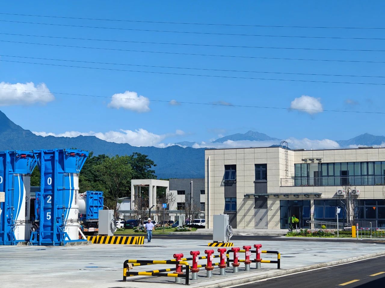 都江堰城市美洁物资科技利用园正式“上岗”